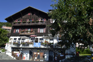 facade restaurant